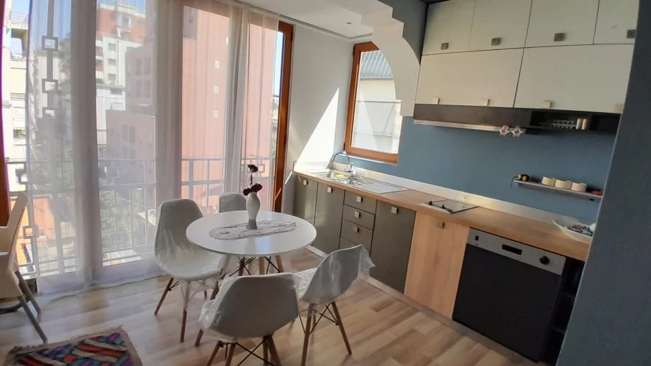 Tirane, Apartament 1+1 me qira  Kati 6, 73 m² 580 € (Myslym Shyri)