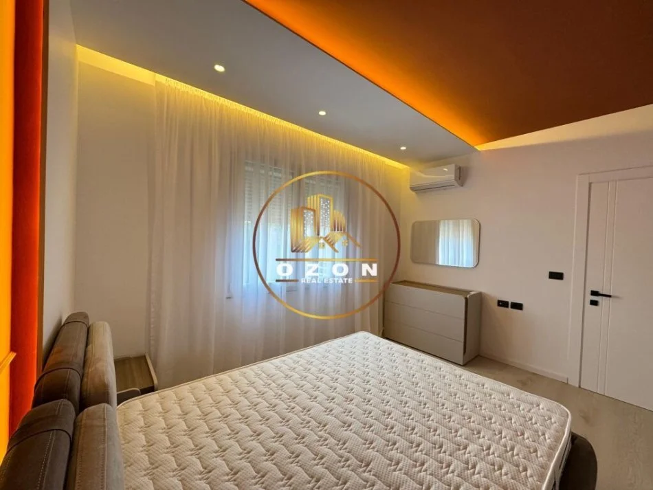 Apartament 1+1 Modern për Qera tek Komuna e Parisit, me Pamje të Kopshtit Botanik!