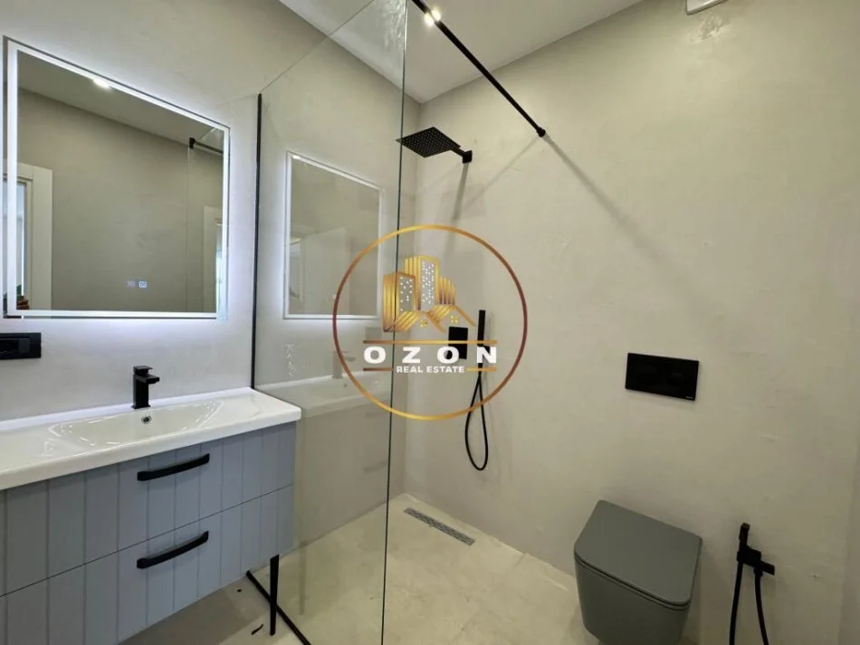 Apartament 1+1 Modern për Qera tek Komuna e Parisit, me Pamje të Kopshtit Botanik!