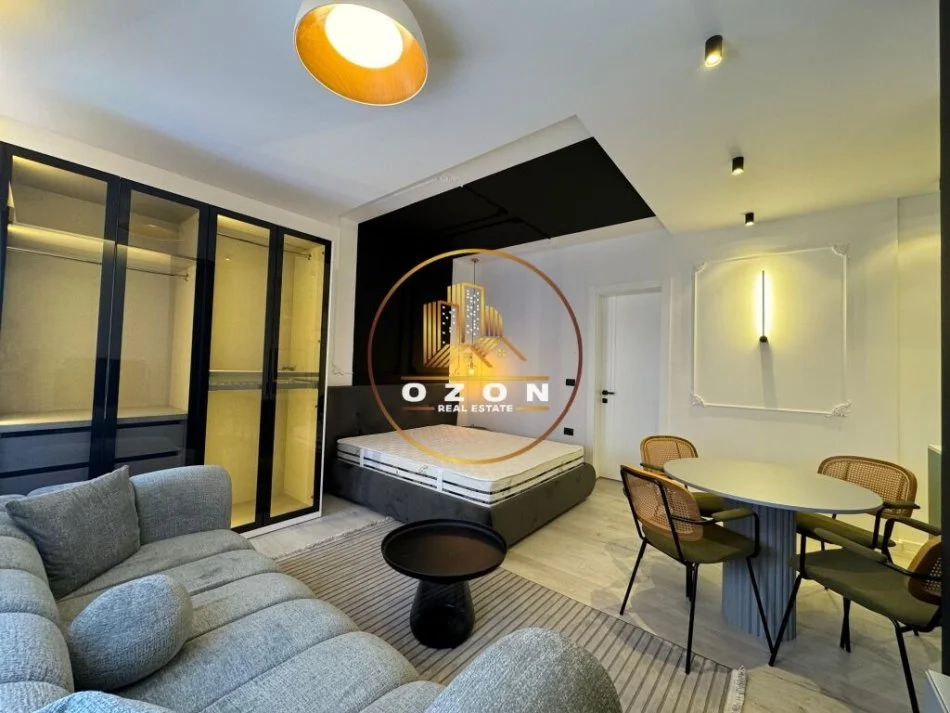 Gasoniere moderne për shitje tek Komuna e Parisit, pranë Kompleksit Olimpik !