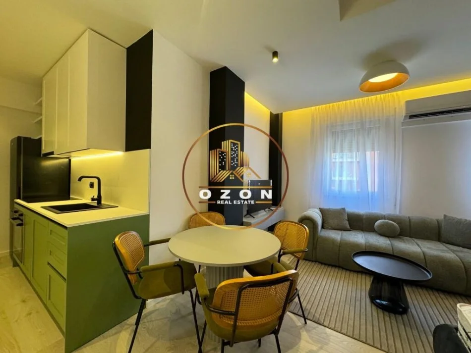 Gasoniere moderne për shitje tek Komuna e Parisit, pranë Kompleksit Olimpik !