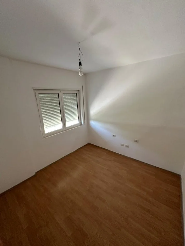 Tirane, shitet apartament 2+1 Kati 1, 90 m² 99.000 € (Fresk)