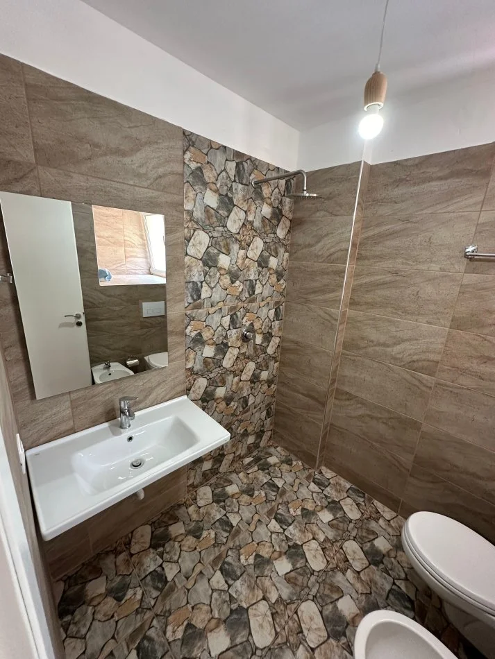 Tirane, shitet apartament 1+1 Kati 2, 64 m² 76.800 € (Fresk)