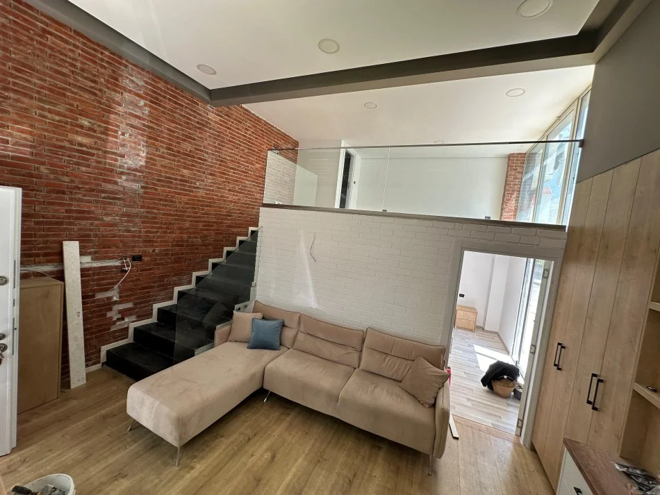 Tirane, shitet apartament duplex 2+1 Kati 0, 82 m² 85.000 € (Fresk)