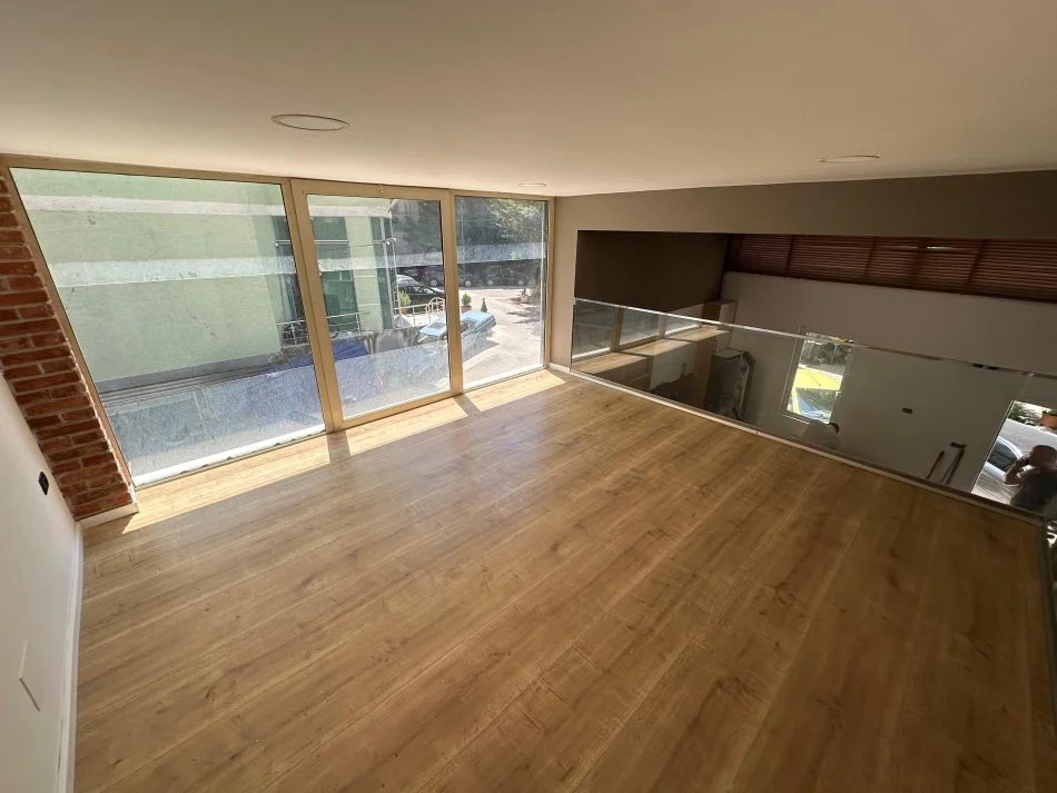 Tirane, shitet apartament duplex 2+1 Kati 0, 82 m² 85.000 € (Fresk)