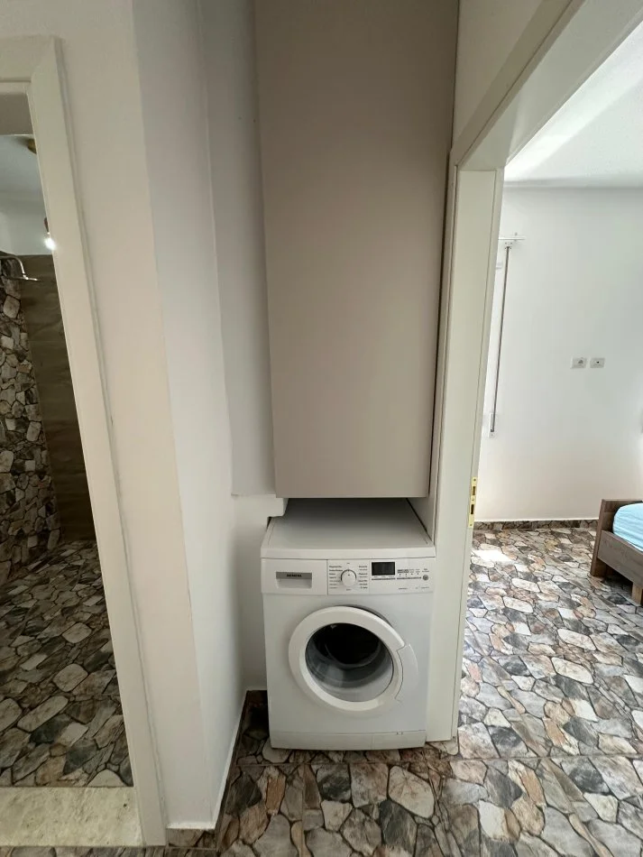 Tirane, shitet apartament 1+1+Ballkon Kati 2, 64 m² 76.800 € (Rruga Dajti)