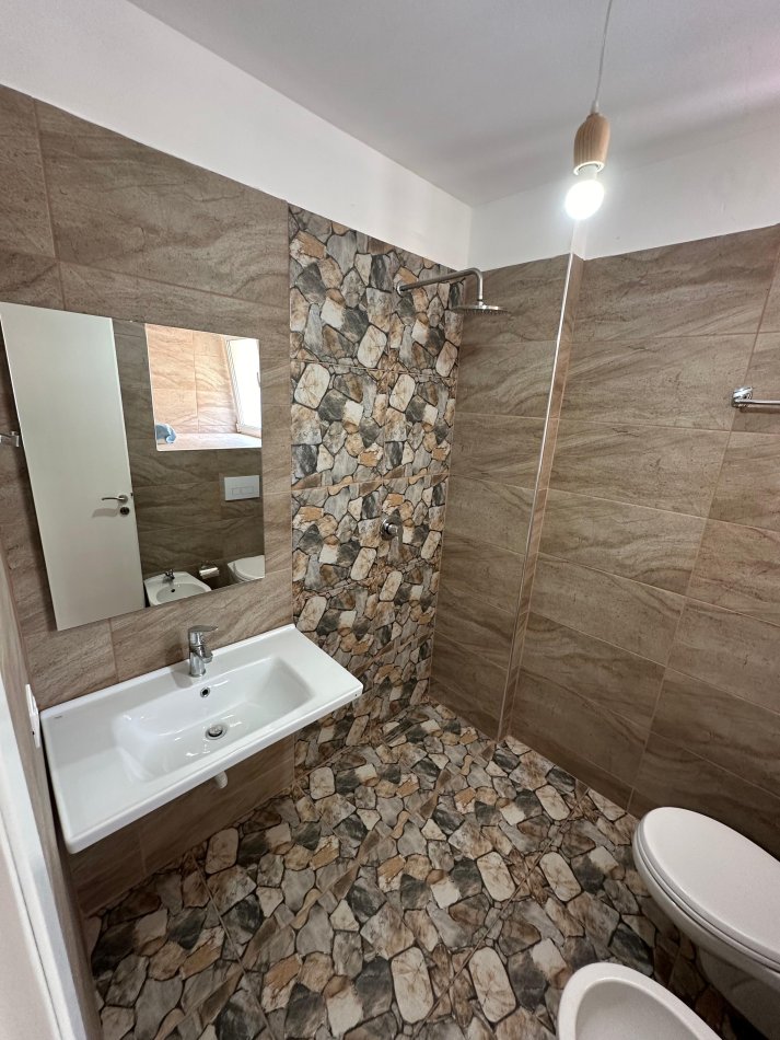 Tirane, shitet apartament 1+1+Ballkon Kati 2, 64 m² 76.800 € (Rruga Dajti)