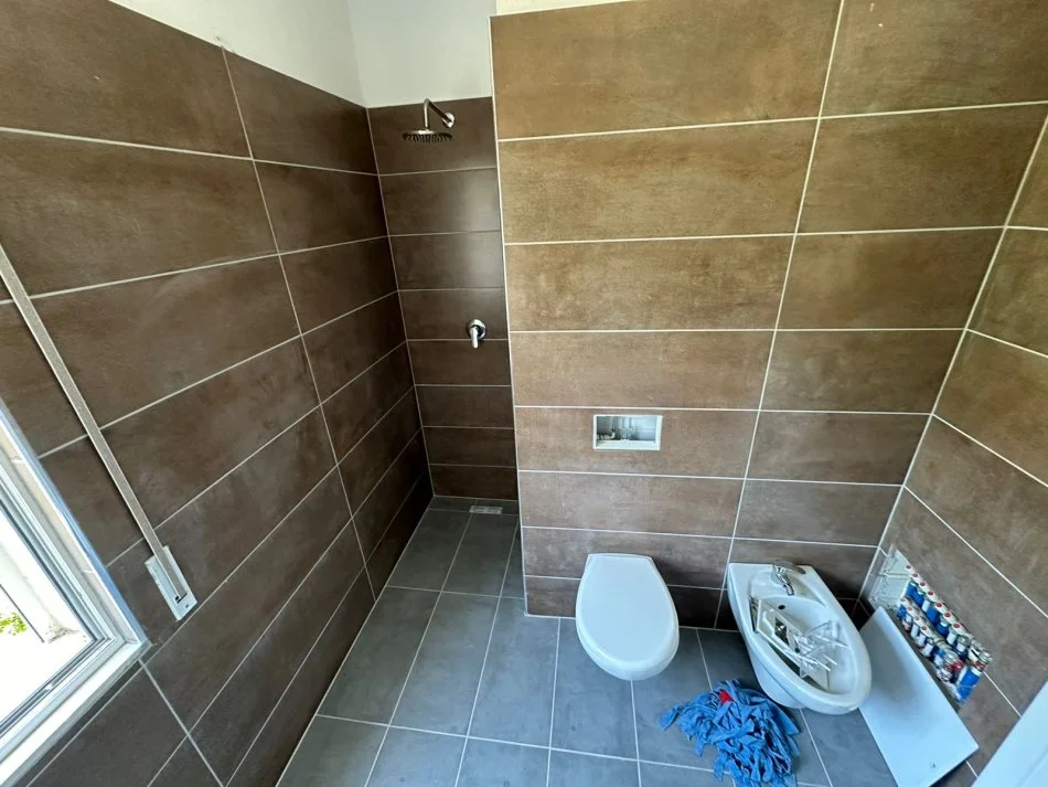 Tirane, shitet apartament 1+1+Ballkon Kati 2, 81 m² 89.650 € (Rruga Dajti)