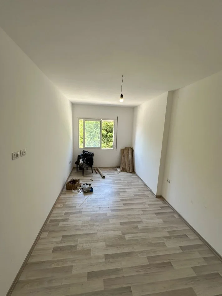 Tirane, shitet apartament 1+1+Ballkon Kati 2, 81 m² 89.650 € (Rruga Dajti)