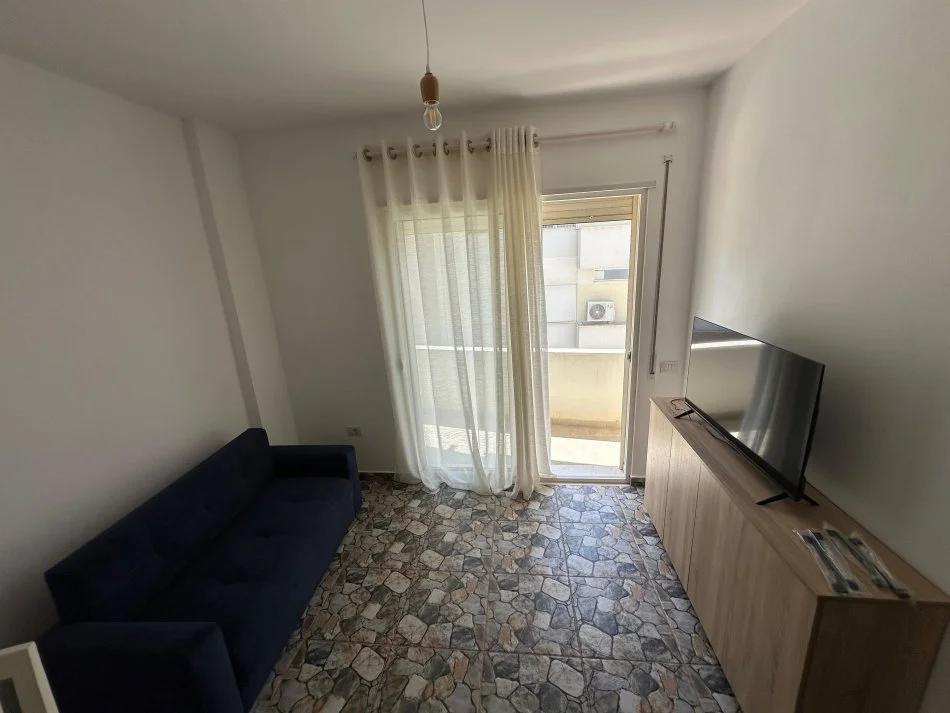 Tirane, shitet apartament 1+1+Ballkon Kati 2, 64 m² 76.800 € (Rruga Dajti)