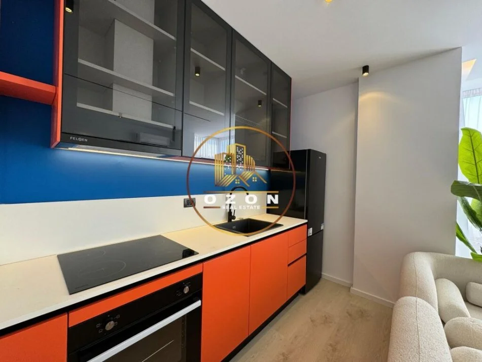 Apartament 1+1 në shitje me pamje fantastike te Kopshtit Botanik , Komuna e Parisit! 131.000 €
