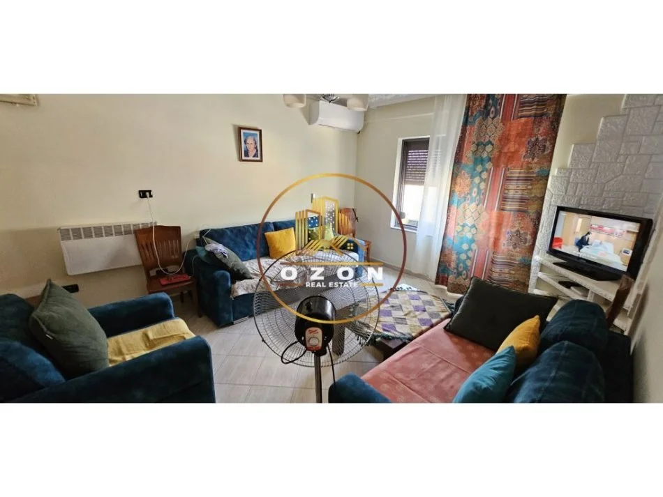 Shitet apartament 2+1 në Kombinat pranë Kompleksit Sportiv Bushi !