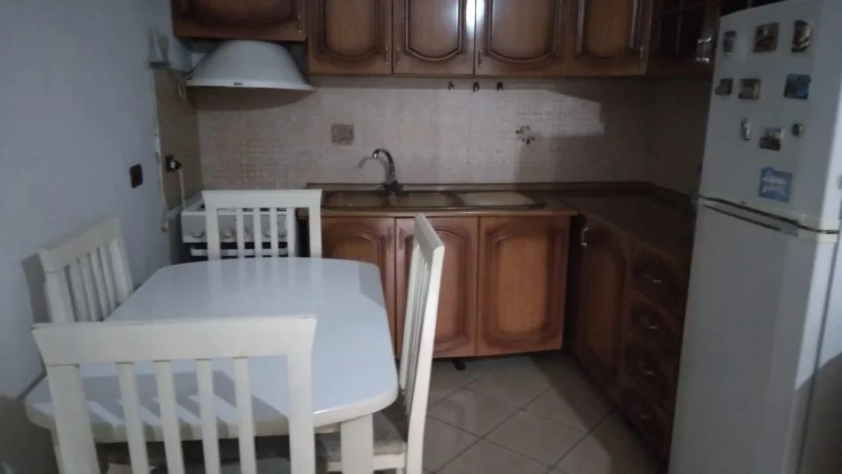Tirane, Apartament 1+1 me qira Kati 3, 125 m² 49 000 ALL  (Rruga e Kavajes)
