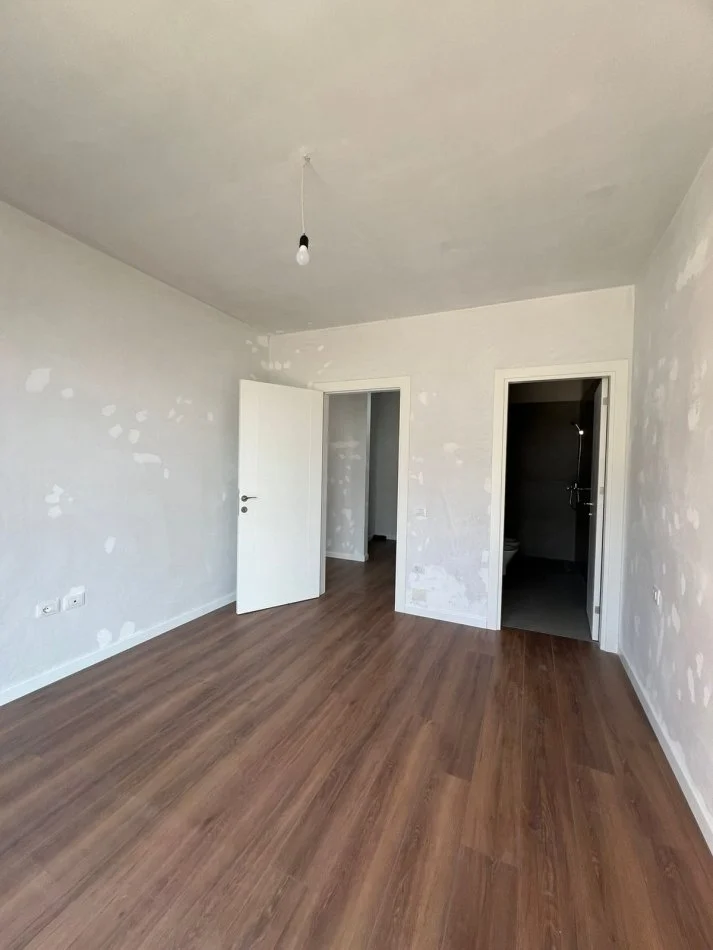 Tirane, shitet apartament 2+1+Ballkon Kati 2, 105 m² (rruga xhanfize keko)