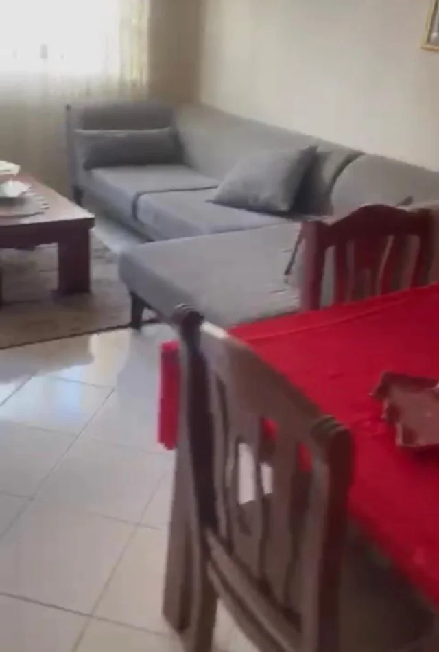 Tirane, jepet me qera apartament 1+1+Ballkon Kati 3, 60 m² 300 € (fresku)