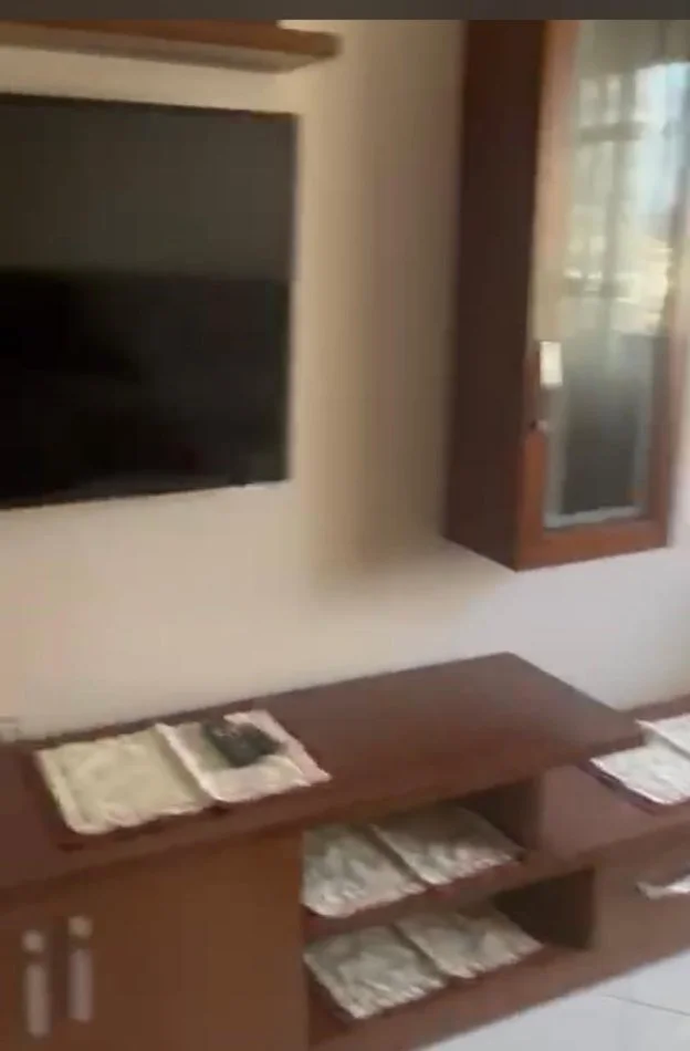 Tirane, jepet me qera apartament 1+1+Ballkon Kati 3, 60 m² 300 € (fresku)