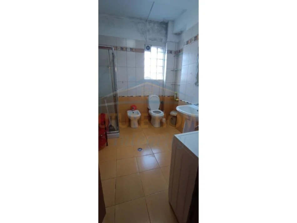 Tirane, jepet me qera apartament 2+1 Kati 2, 115 m² 500 € (Rruga E Dibres)