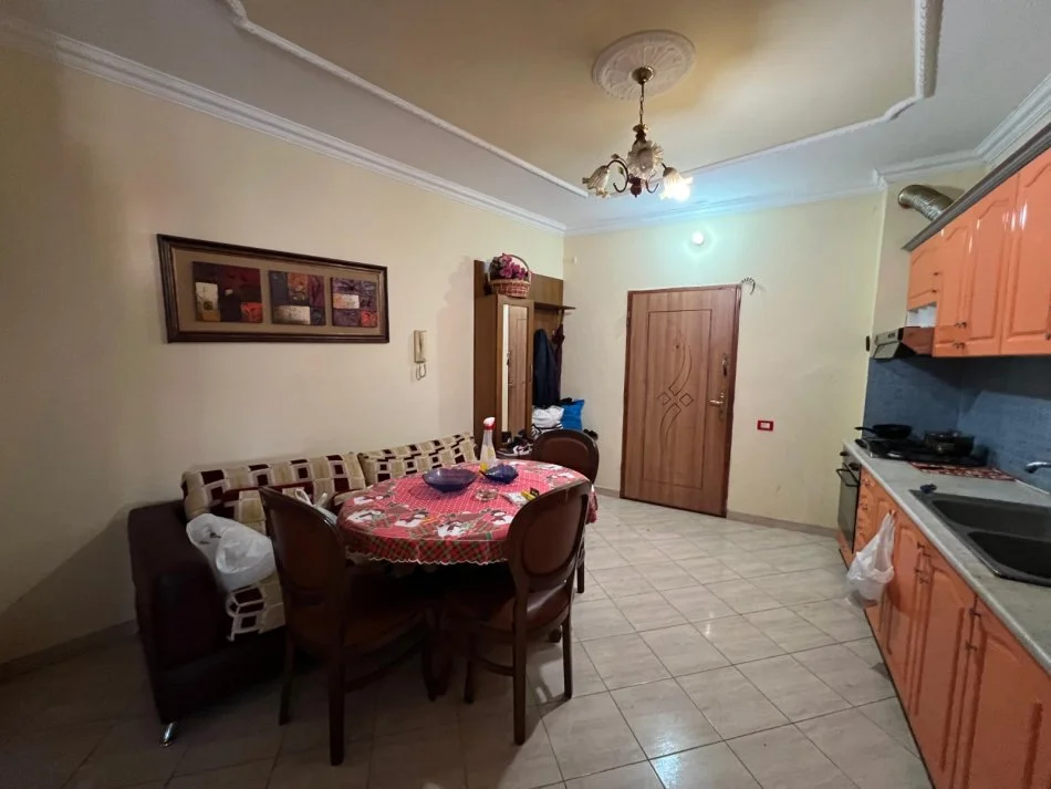 Tirane, jepet me qera apartament 2+1 Kati 2, 110 m² 550 € (Sacioni i Trenit)