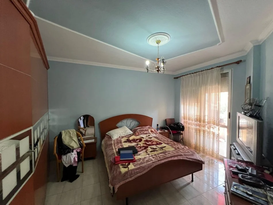 Tirane, jepet me qera apartament 2+1 Kati 2, 110 m² 550 € (Sacioni i Trenit)