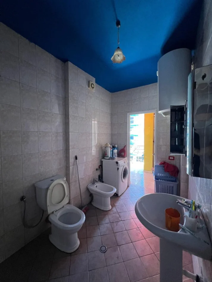 Tirane, jepet me qera apartament 2+1 Kati 2, 110 m² 550 € (Sacioni i Trenit)