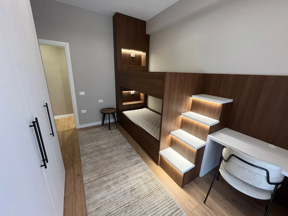 Tirane, shitet apartament 2+1 Kati 1, 119 m² 250.000 € (Kopshti Botanik)