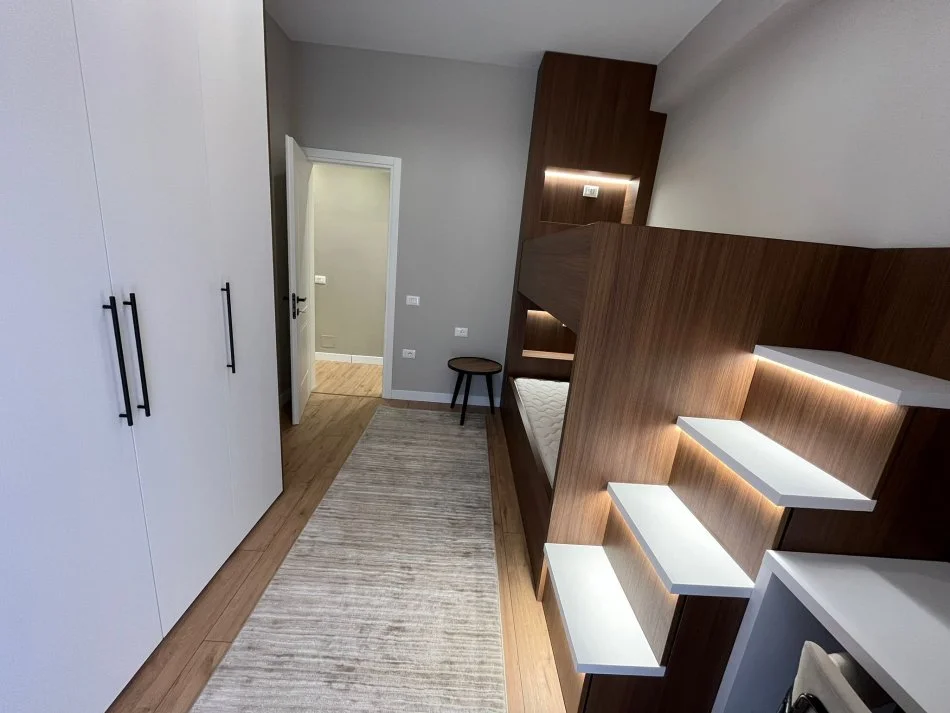 Tirane, shitet apartament 2+1 Kati 1, 119 m² 250.000 € (Kopshti Botanik)