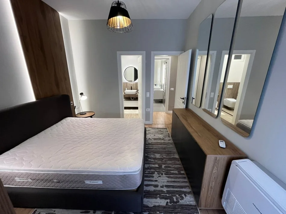 Tirane, shitet apartament 2+1 Kati 1, 119 m² 250.000 € (Kopshti Botanik)