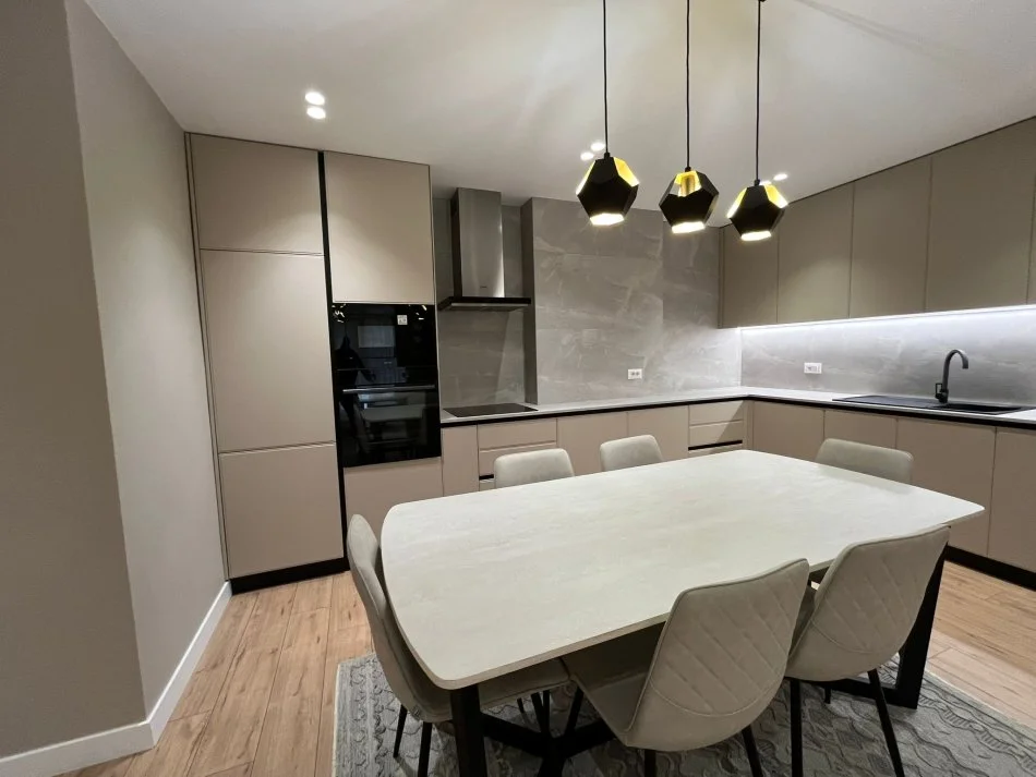 Tirane, shitet apartament 2+1 Kati 1, 115 m² 250.000 € (Kopshti Botanik)