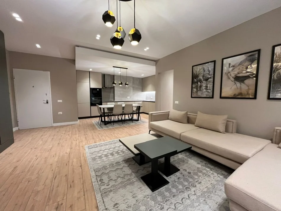 Tirane, shitet apartament 2+1 Kati 1, 115 m² 250.000 € (Kopshti Botanik)