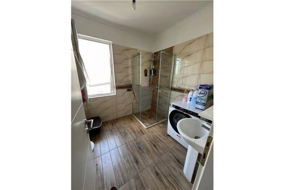 Tirane, shitet apartament 2+1 , 111 m² 114.000 € (Kamez)