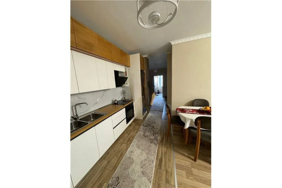 Tirane, shitet apartament 2+1 , 111 m² 114.000 € (Kamez)