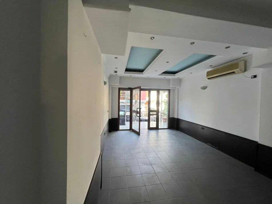 Tirane, shitet dyqan Kati 0, 40 m² 78.000 € (Dritan Hoxha)