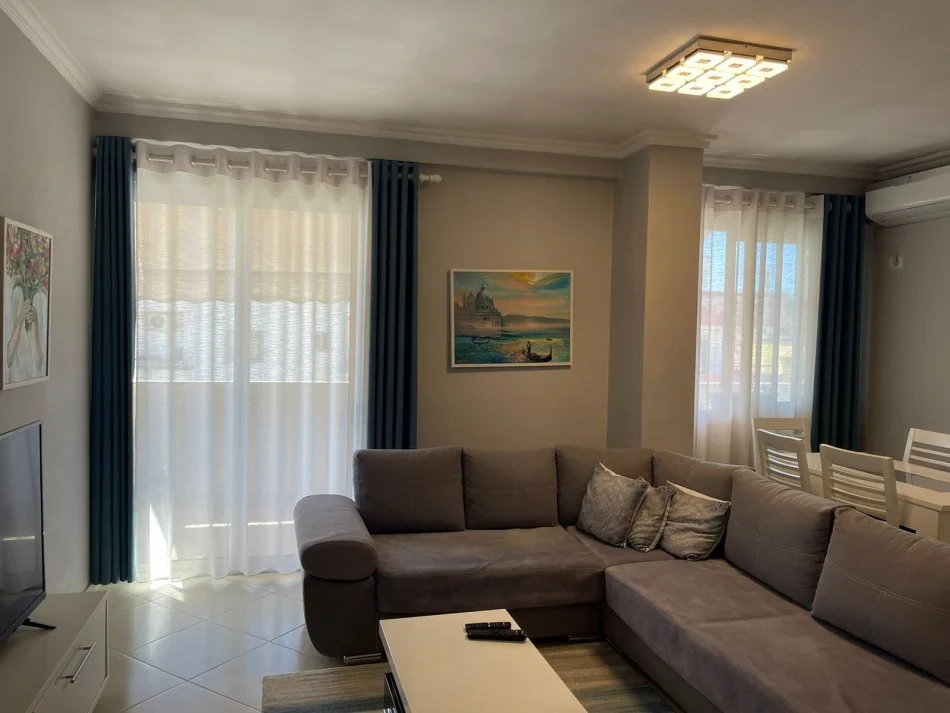Tirane, jepet me qera apartament 2+1 Kati 7, 100 m² 500 € (Yzberisht)