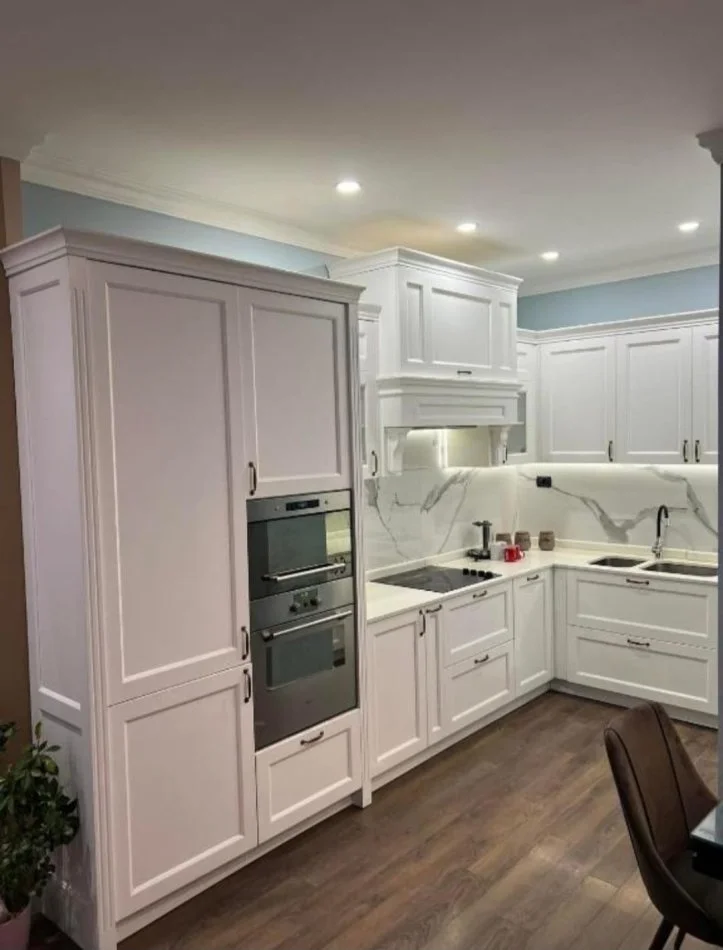 Tirane, jepet me qera apartament 2+1 Kati 8, 110 m² 1.500 € (Qender)