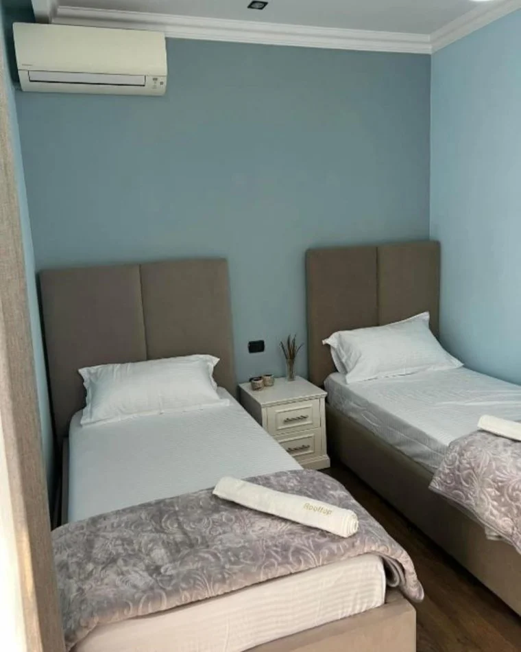 Tirane, jepet me qera apartament 2+1 Kati 8, 110 m² 1.500 € (Qender)