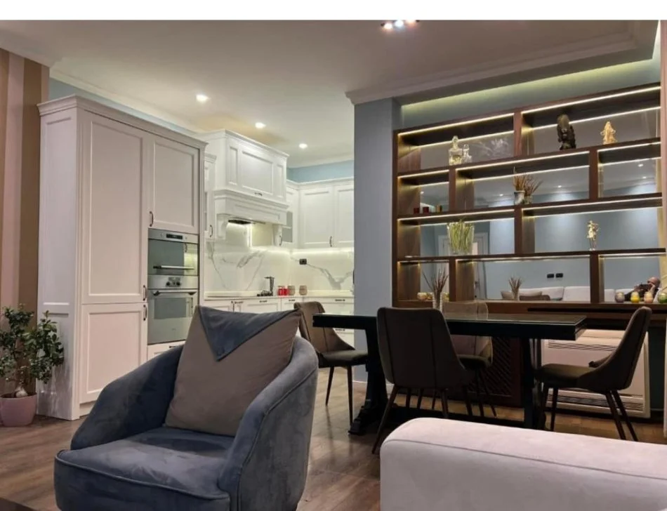 Tirane, jepet me qera apartament 2+1 Kati 8, 110 m² 1.500 € (Qender)