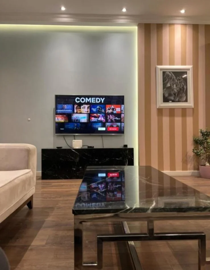 Tirane, jepet me qera apartament 2+1 Kati 8, 110 m² 1.500 € (Qender)