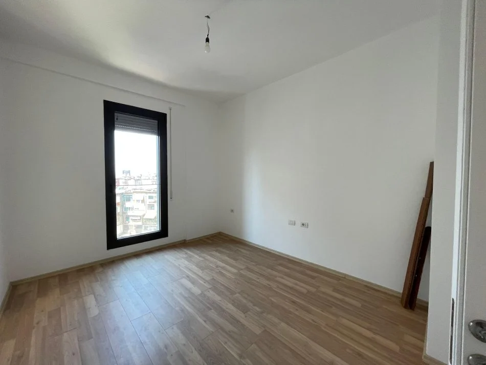 SHITET, APARTAMENT 2+1+2+2 POSTE PARKIMI, RRUGA E KOSOVARËVE, TIRANË