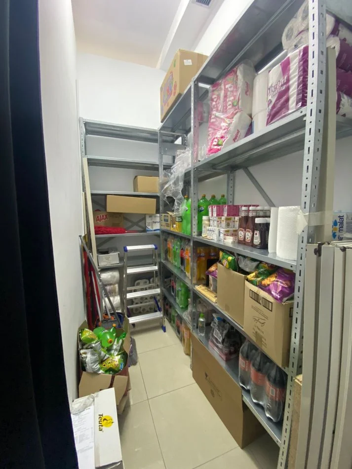 Tirane, jepet me qera ambjent biznesi Kati 0, 100 m² 850 € (Rruga Arkitekt Kasemi)