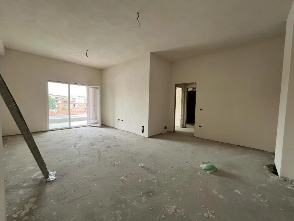 Tirane, shitet apartament 2+1 Kati 2, 117 m² 155.000 € (Kompleksi Aura ne Laprake)