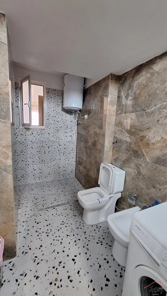 Tirane, jepet me qera apartament 3+1+Ballkon Kati 2, 100 m² 700 € (Xhamllik)