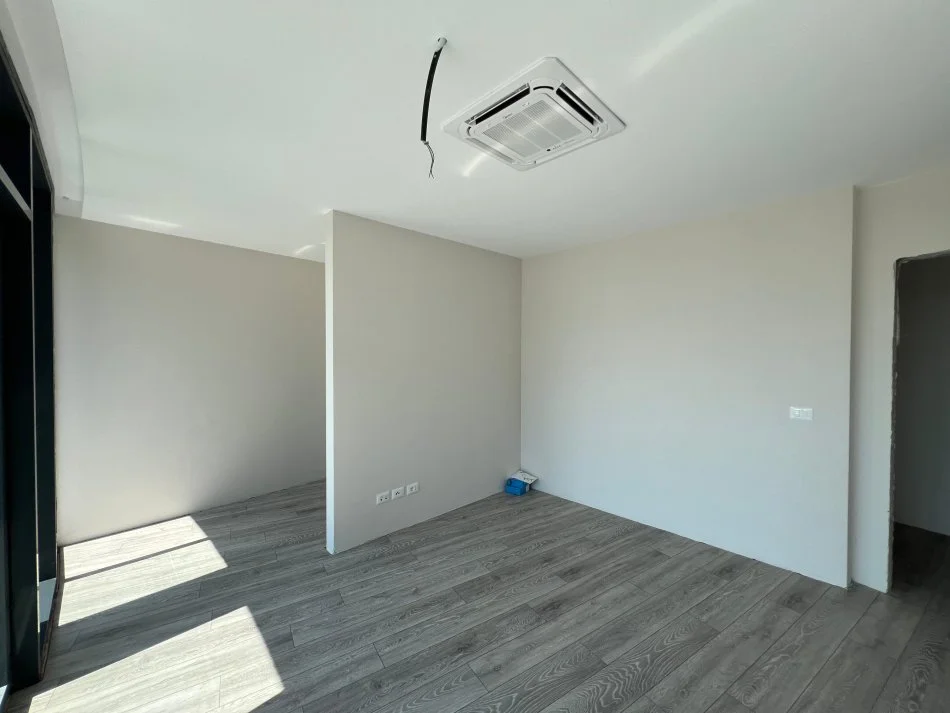 Tirane, jepet me qera apartament 2+1+Ballkon Kati 3, 121 m² 1.300 € (RRUGA E KOSOVAREVE)