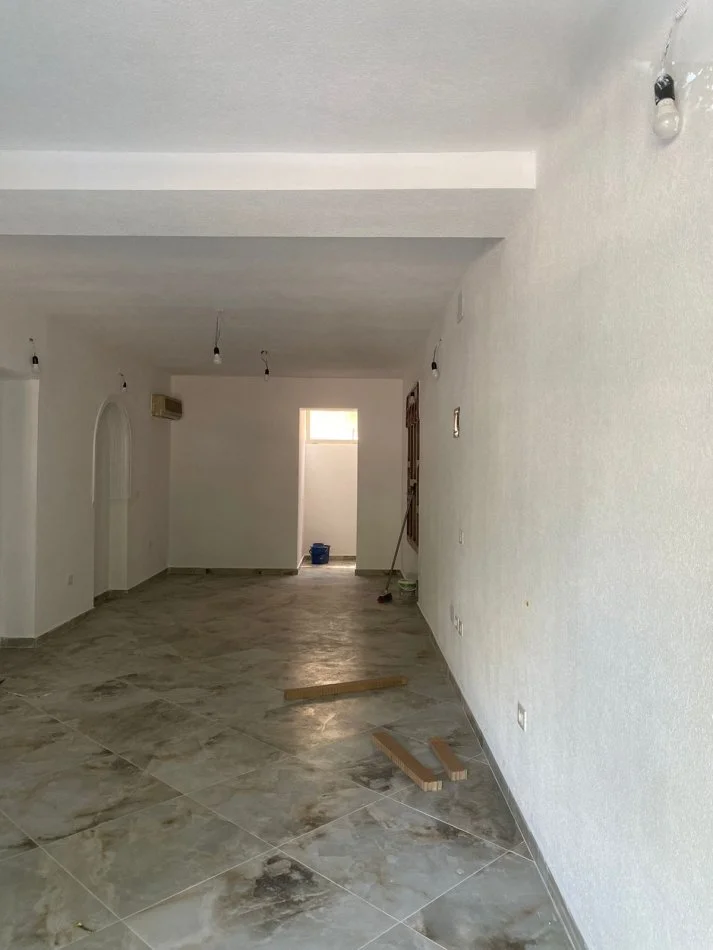 Tirane, jepet me qera ambjent biznesi Kati 0, 40 m² 800 € (Bulevard Bajram Curri)