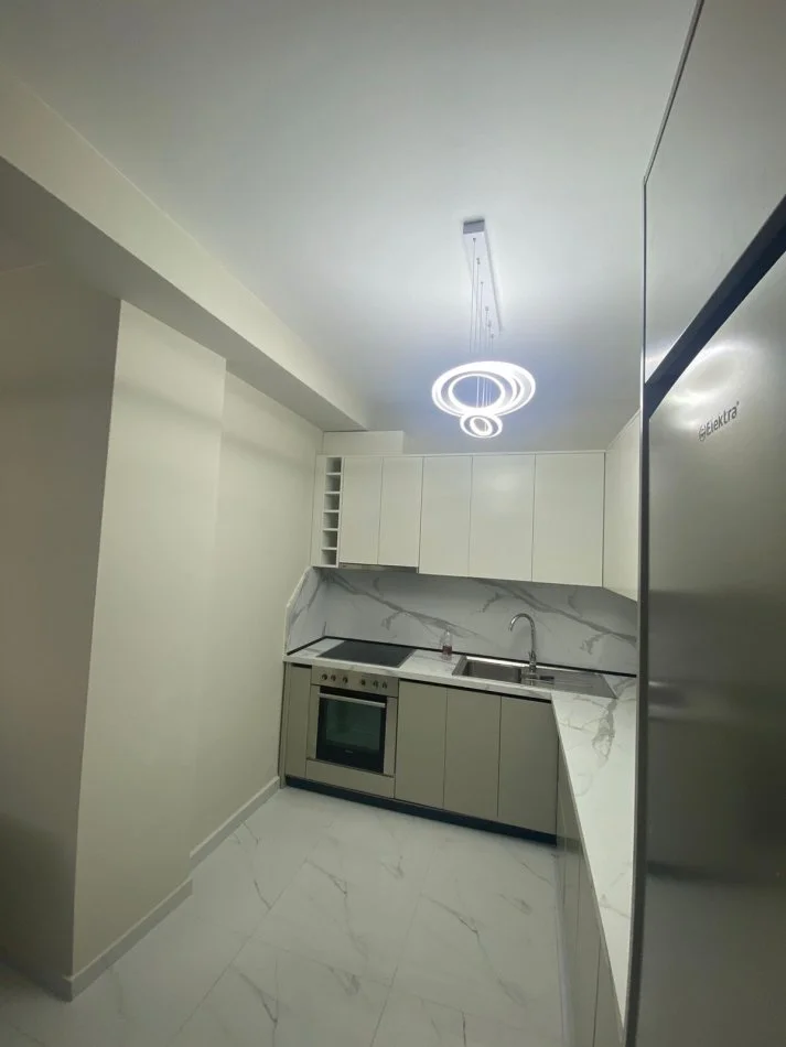 Tirane, jepet me qera apartament 2+1 Kati 6, 105 m² 750 € (Brraka)