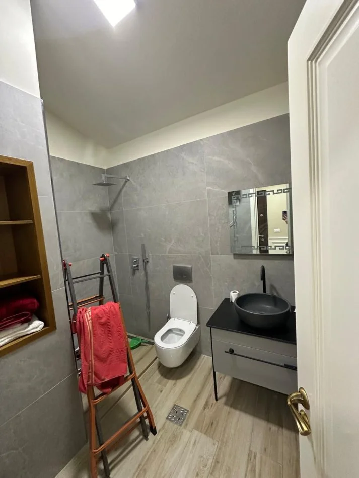 Tirane, jepet me qera apartament 1+1 Kati 5, 60 m² 450 € (Fresk)