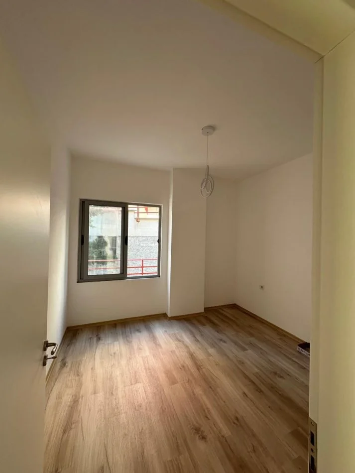 Tirane, shitet apartament 2+1 Kati 1, 130 m² 120.000 € (Fresk)