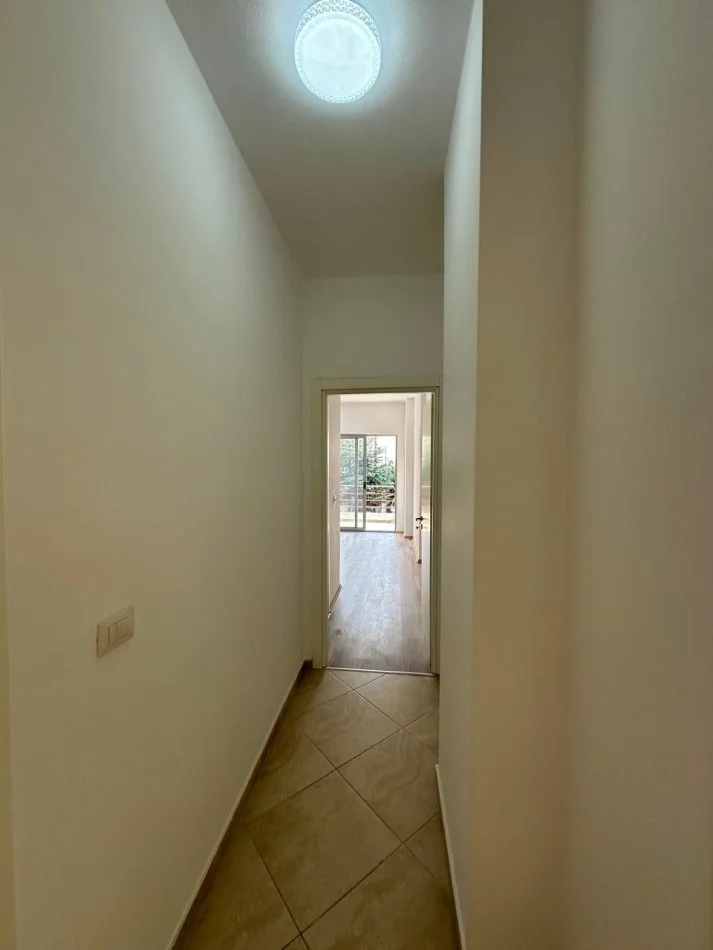 Tirane, shitet apartament 2+1 Kati 1, 130 m² 120.000 € (Fresk)