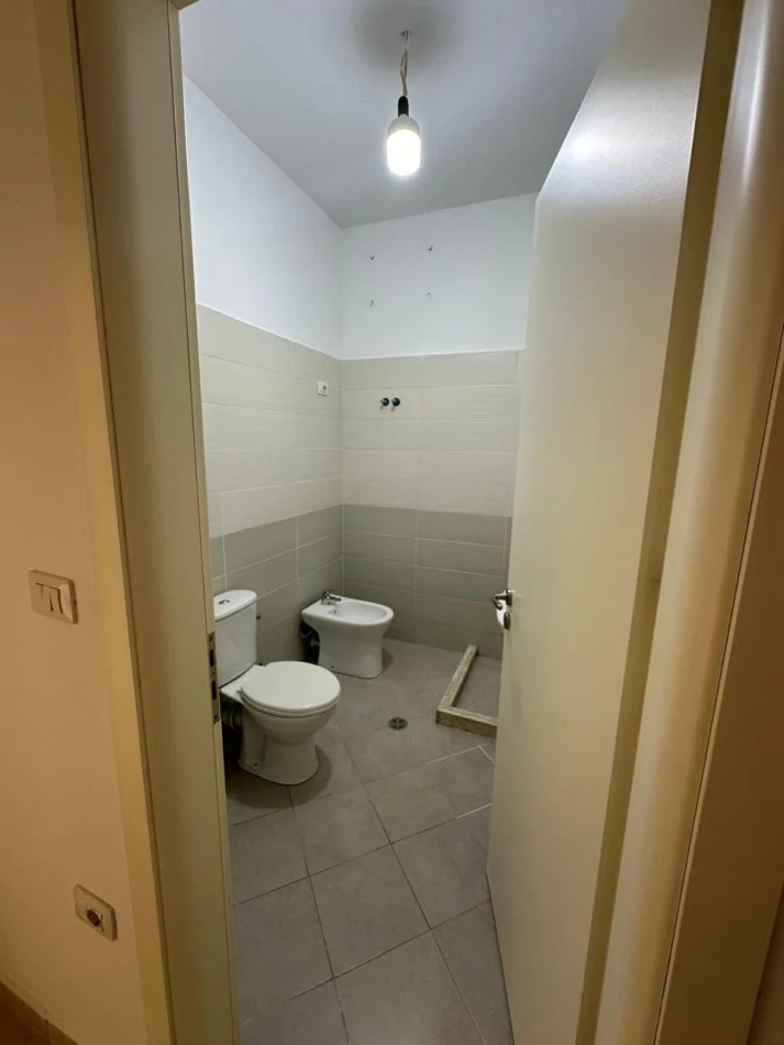 Tirane, shitet apartament 2+1 Kati 1, 130 m² 120.000 € (Fresk)