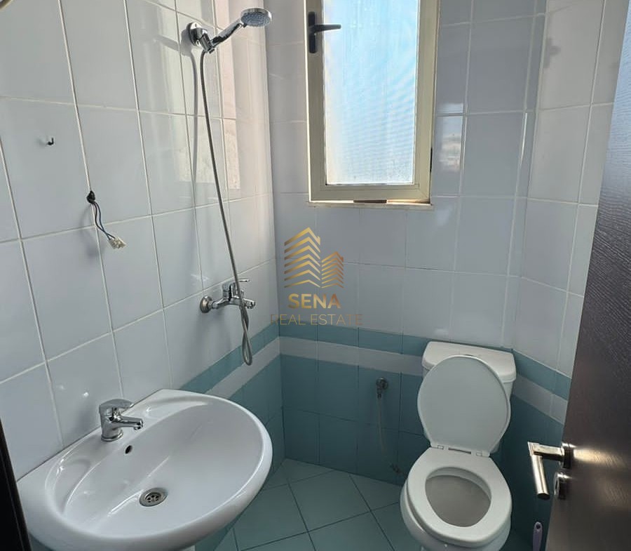 Tirane, jepet me qera apartament 2+1+Ballkon Kati 4, 100 m² 450 € (Rruga Sali Nivica)