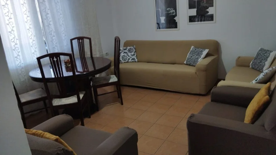 Tirane, Apartament 1+1 me qira Kati 3, 60 m² 300 € (Shkolla e Bashkuar)